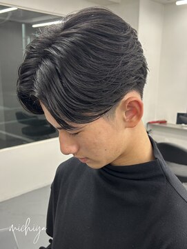 アンドメゾンオム(&Maison. homme) センターパート/ニュアンスパーマ/毛流れパーマ/波巻きパーマ