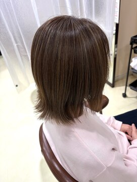 アズール 草加(azule) 白髪ぼかしハイライト　ベージュ　外ハネボブ