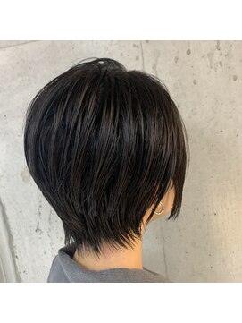 ラダ(Lada) ショートボブ×くびれボブ×骨格矯正