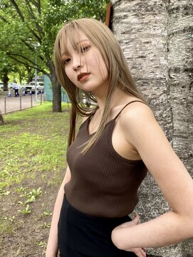 カルテ(QUARTE) ホワイティブロンドベージュに顔まわりレイヤー