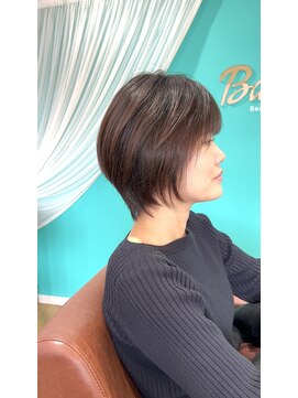 バンビ(Bambi) 丸みのあるショートボブ