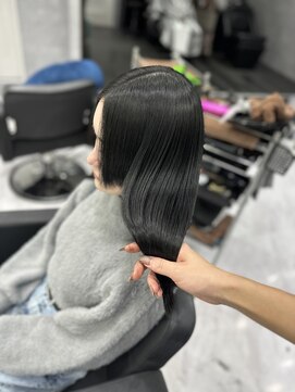 シーエスメイドバイシャチュー 栄店(CS made by SHACHU) ブルーブラック/姫カット/ストレート