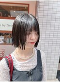 切りっぱなしボブ×顔周りレイヤー