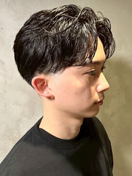 ディスイズバーバーサード(THIS IS BARBER 3rd) カルマパーマ ニュアンスパーマ センターパート 韓国風ヘア