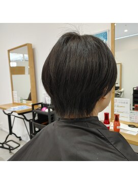 ウトシティ 前下がりショートボブ