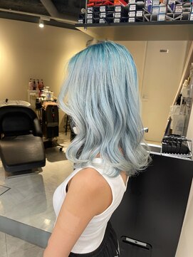 アミル(amiLe) 水色×シルバールーツカラー