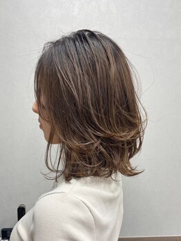 プライ(Pri)の写真/白髪を活かしたワンカラ―施術でダメージレスに立体感と透明感を出す白髪ぼかし【白髪ぼかし/ハイライト】
