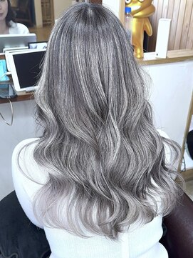 ブレイズヘアー(BLAZEhair) 【ムラ修正】ホワイトシルバーバレイヤージュ×ブリーチ２回