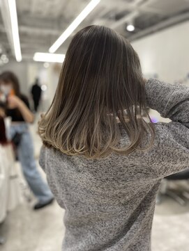 アヴァンス 京橋店(AVANCE) 黒髪/クラゲヘアー/オリーブグレー/小顔/ココアベージュ/京橋