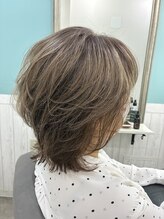 メモリーズ 水天宮前店(Memories)&nbsp;ハイトーン艶ミディアムレイヤーカット白髪ぼかし40代50代60代