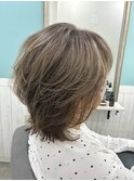 ハイトーン艶ミディアムレイヤーカット白髪ぼかし40代50代60代