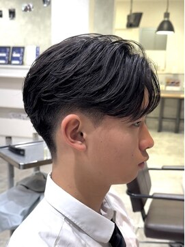 メンズヘアフェイス(Men's hair FACE。) 刈り上げセンターパート/フェザーパーマ/ニュアンス