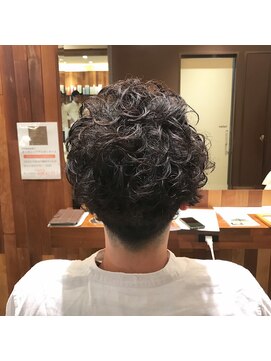 ブラット(brat) 黒髪パーマスタイル