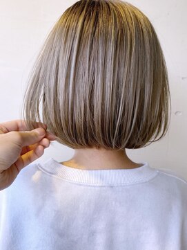 リノショアーズ ショウナン 辻堂店(RinoShores SHONAN) 小顔補正立体カット×ナチュラル丸みボブ ベージュブロンド系