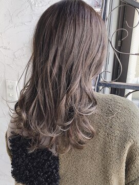 ナナカバイミーツハンド(nana.ca by meetsHAND) ショコラアッシュ 韓国風くびれロング 波巻き 小顔カット