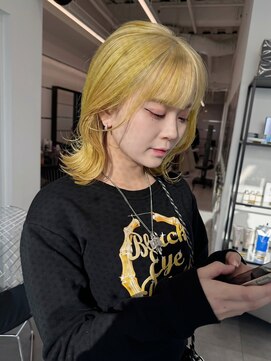 ギグスダブル 栄店(gigs double) イエローゴールド×外はねミディ