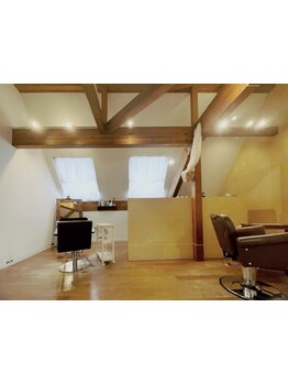 髪に、空間に、上質を。大人のこだわりを満たす贅沢サロン。