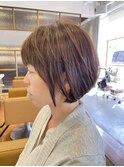 ベージュカラー×ショートボブ