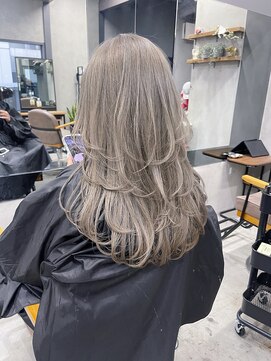 エイム(AiM) レイヤーカット／ミルクティーベージュ