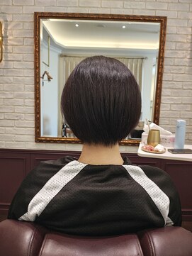 爆盛り毛量も軽いショートに！！