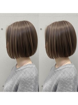 ウィールール 札幌店(WE RULE) 白髪ぼかしハイライト対応ショートボブ/上品ベージュ