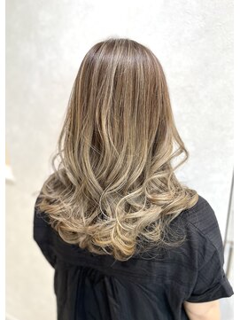 アッシュ 八王子店(Ash) ハイライト/バレイヤージュ/ダブルカラー/イルミナカラー