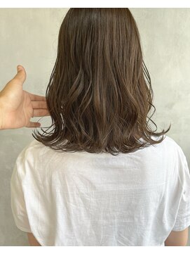 キチ(kichi.) [kichi.] ミディアム×くすみベージュ