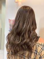 ヨロ 上野(YOLO)&nbsp;ハイライトカラーミルクティーベージュレイヤーカット