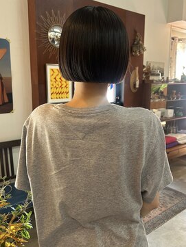 チャプター 問屋町(chapter) ケアカラー艶髪ブラックパツっと切りっぱなしミニボブ