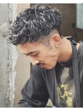 ベル 新宿(Belle) メンズ　アパレル系男子に人気！刈り上げに強めパーマスタイル