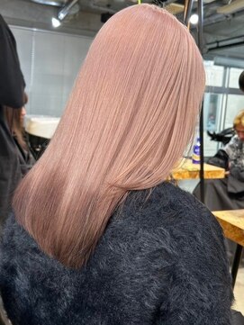 ピンクベージュ/ブリーチカラー／髪質改善/レイヤーカット