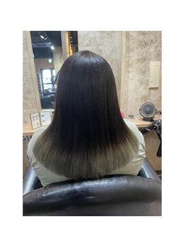 アンフィ 新杉田(Anphi) 裾カラーの矯正