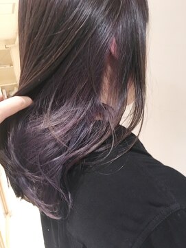 フィー 東川口店(fee) アッシュカラーのツヤサラロング