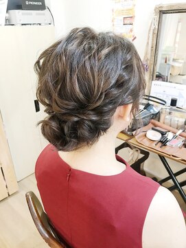 ロカット サロン(Roquat Salon) ウェーブシニヨンアレンジ【ヘアアレンジ 立川/立川南/八王子】