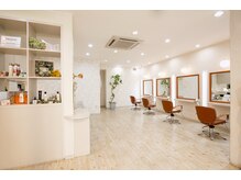 ヘアーズ 沖浜店(HAIRZ)の雰囲気（自然光が入り広々気持ちのいい7席の施術スペース♪）