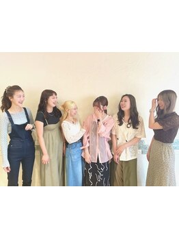 若手～歴10年以上の女性スタイリストが多数在籍♪女性目線の的確な似合わせが叶うアットホームサロン☆