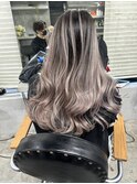 レイヤーボブハイライトブリーチレイヤーハイトーングレージュ