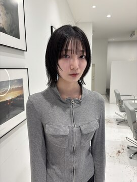 ノート(Nought) ボブウルフレイヤーカットブルーブラックシャギーカット
