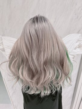 リー 枚方(Lee) 店長今里☆おすすめホワイトカラー☆