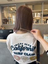 ムニ 一宮(mu:ni) 切りっぱなしボブ/ブリーチ/ミルクティベージュ/託児