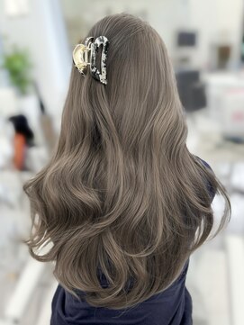 アマトウキョウスマートサロン(AMA TOKYO×Smart Salon) グレージュ　ブリーチなし　レイヤーカット　海外風