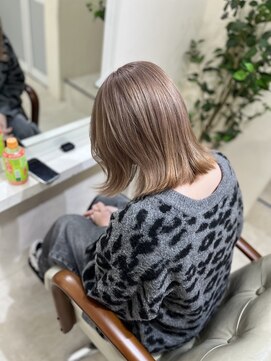 カリーナ(CARINA) ミルクティーカラー/ハイトーンカラー