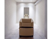 【これが噂の当店自慢の完全個室・移動なしシャンプーブース付】