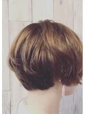くせ毛を生かした丸みのあるショートボブ