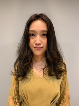 ウィーク 梅田(UiiC) 前髪センターわけ＃ゆるふわロング