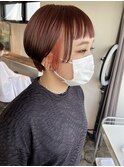 オレンジのインナーカラー 、ショートボブ
