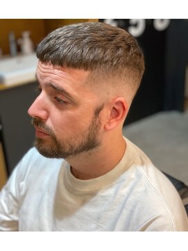 フランクスバーバーザスタンド(Frank’s barber the stand) 濡れパンスキンフェードクロップ　バーバースタイル