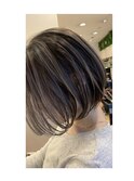 ボブ×ホワイトグレージュハイライト