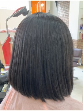 カットハウス はさみの部屋 ミディアムボブ/前下がり/襟足刈り上げ/ストレート/流しバング