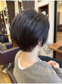 ダークカラー大人可愛いひし形前下がりショートボブカット